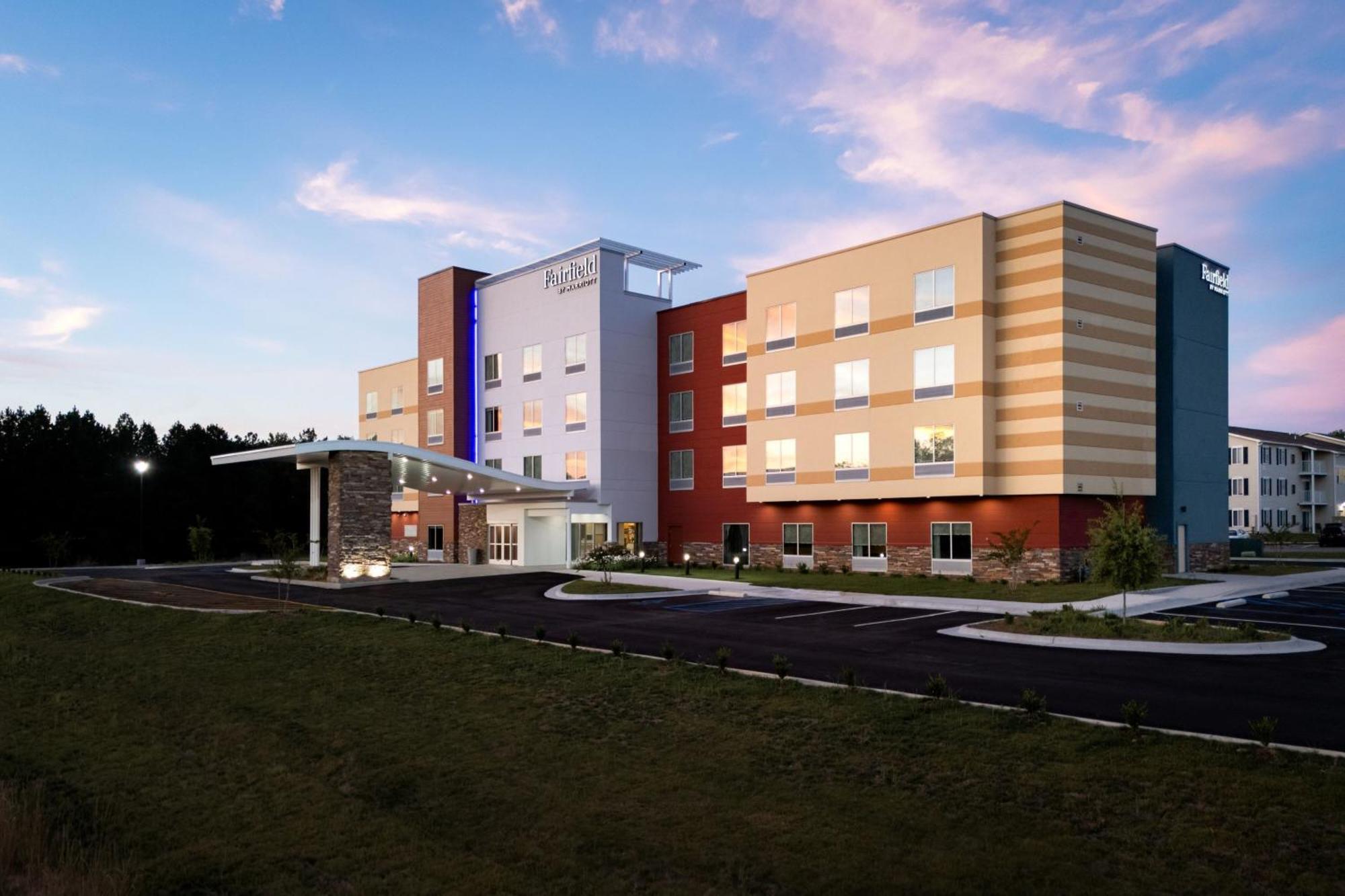 Fairfield By Marriott Inn & Suites Кълман Екстериор снимка